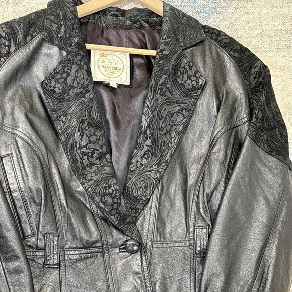Medium Jackets & Blazers - Vintage 80s Cropped Cowhide Leather Jacket Embossed Black Whimsy Goth M